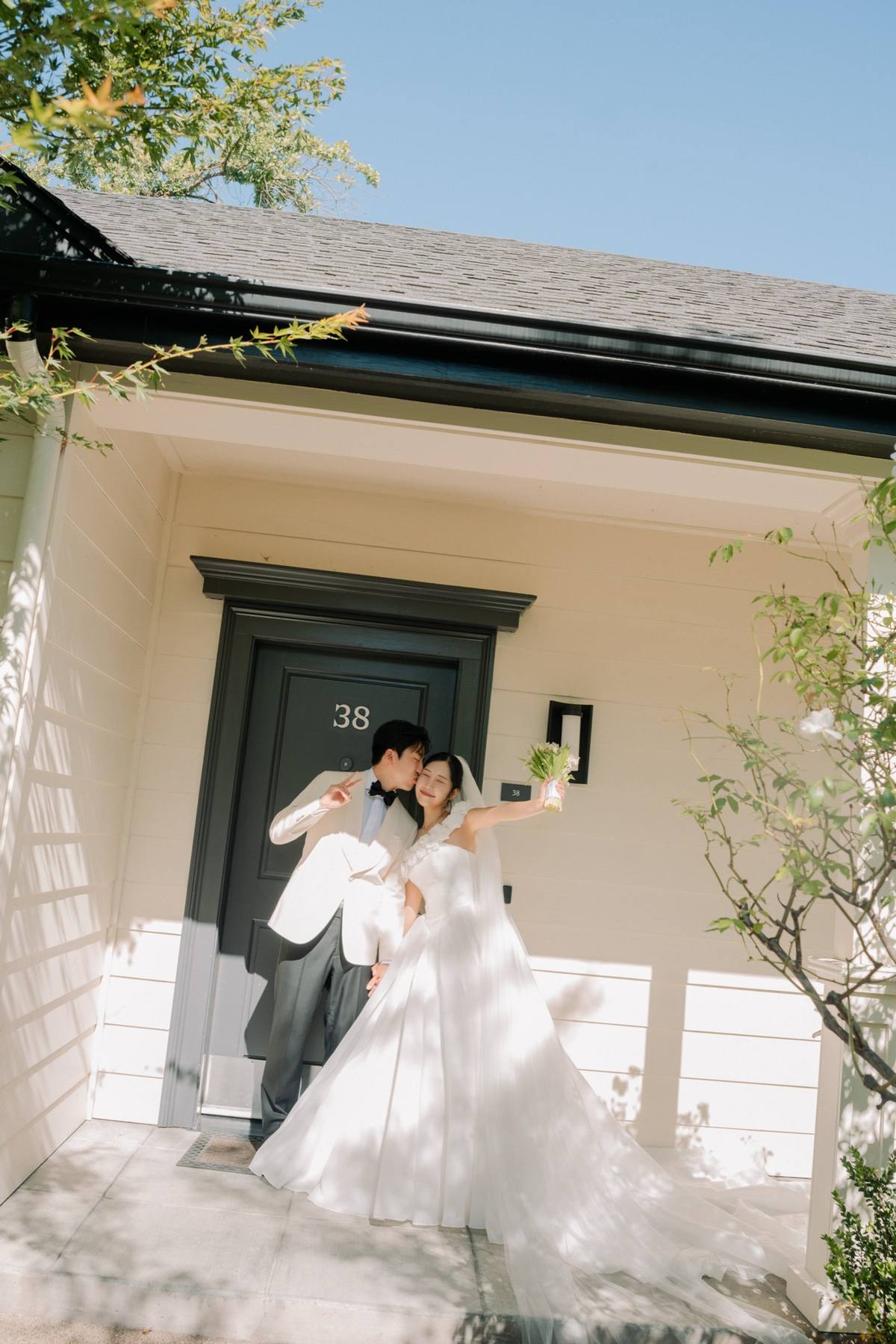Photograph 13 from the MacArthur Place Hotel wedding story